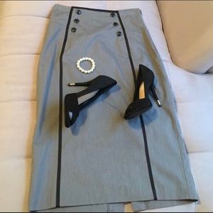 Beautiful Gray High waisted Worthington Skirt.